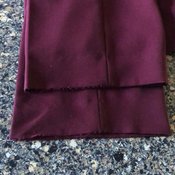 Tahari Arthur S. Levine Women’s lined jacket and pant suit in a deep wine shade - Picture 13 of 16